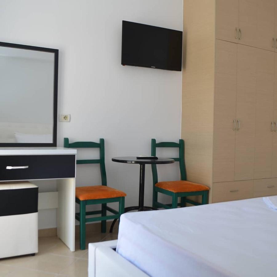 Noah Apartaments Sarande Bagian luar foto