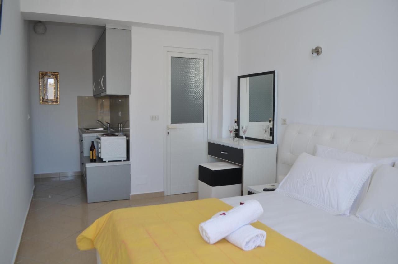 Noah Apartaments Sarande Bagian luar foto