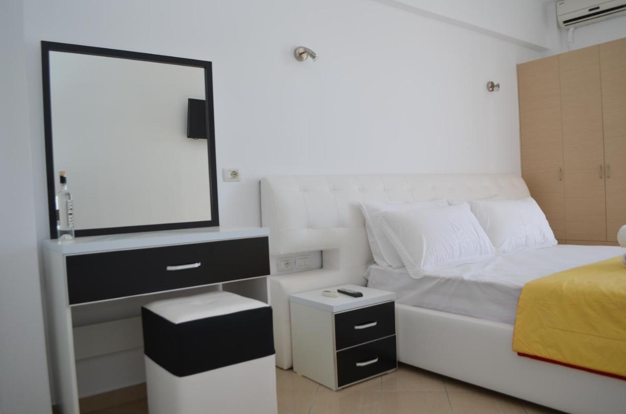 Noah Apartaments Sarande Bagian luar foto