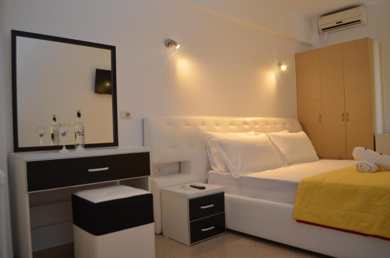 Noah Apartaments Sarande Bagian luar foto