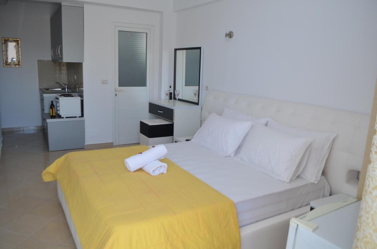 Noah Apartaments Sarande Bagian luar foto