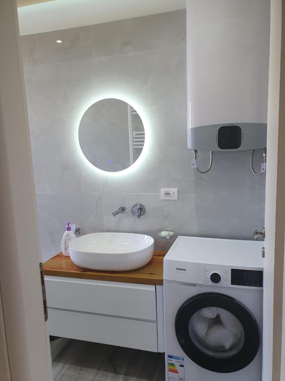 Noah Apartaments Sarande Bagian luar foto