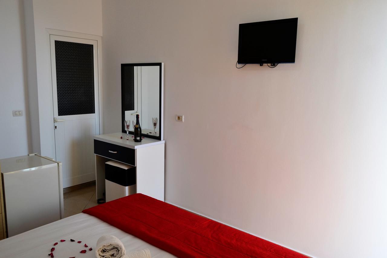 Noah Apartaments Sarande Bagian luar foto