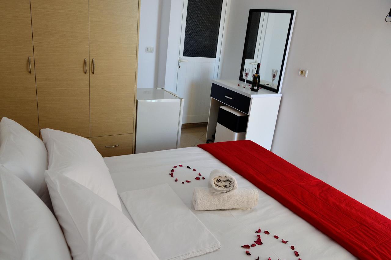 Noah Apartaments Sarande Bagian luar foto