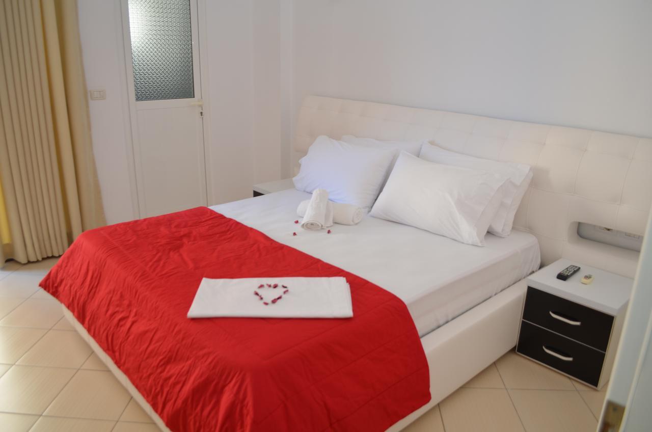 Noah Apartaments Sarande Bagian luar foto